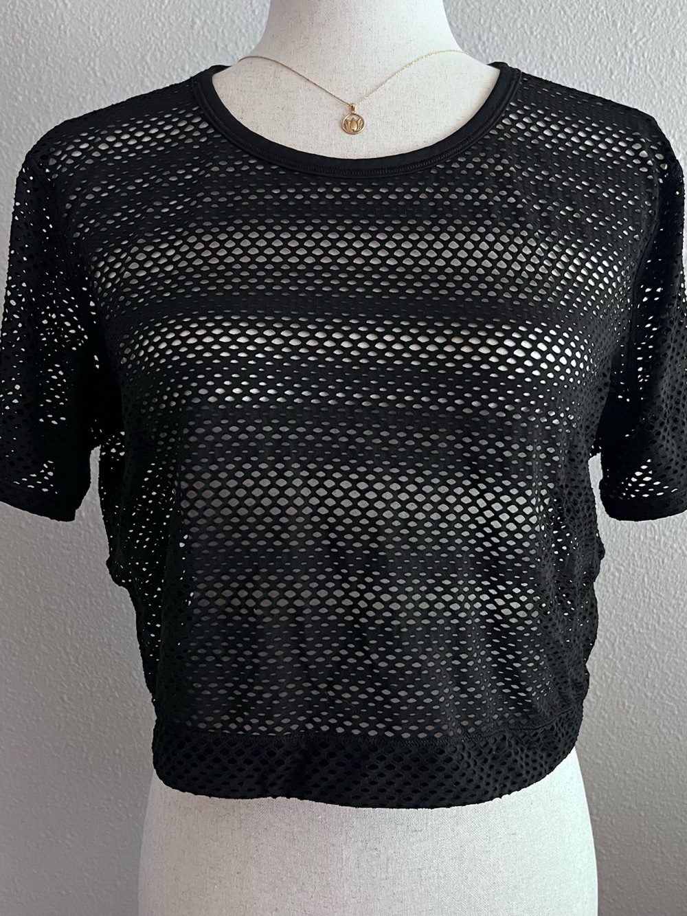 Lululemon Black Mesh Short Sleeve Crop Top ~ Excellent Like-New Condition
